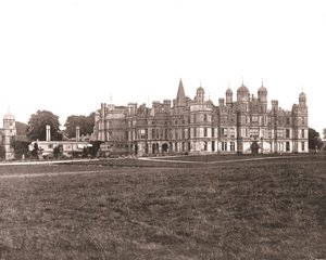 Burghley House, Lincolnshire, 1894. od Unbekannt