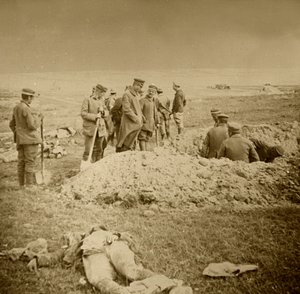 Pohřbívání těl, Sainte-Marie-à-Py, severní Francie, c1914-c1918. od Unbekannt