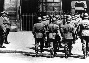 Výměna stráží na německém velitelství v okupované Paříži, červen 1940 od Unbekannt