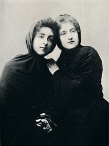 Chilské dámy v církevním oděvu Manto, 1911 od Unbekannt