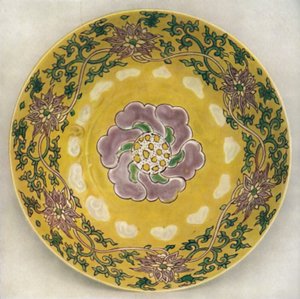 Čínská smaltovaná porcelánová mísa. Období Chia Ching, 1522-1566, 1928 od Unbekannt