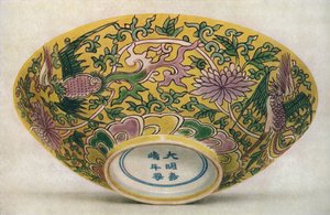Čínská smaltovaná porcelánová mísa. Období Chia Ching, 1522-1566, 1928 od Unbekannt