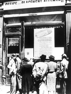 Občané Paříže mimo německý úřad pro nábor práce, 1940-1944 od Unbekannt