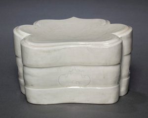 Cloud-Collar Polštář s vlnami, 1000s-1100s. od Unbekannt