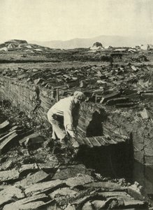 Cutting Turves, c1948. od Unbekannt