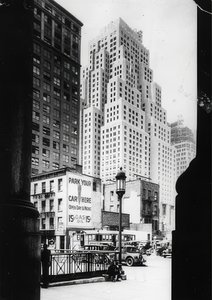 40patrová budova Standard Oil Company a celní centrála vpravo. New York. Kolem roku 1935 od Unbekannt