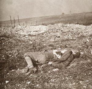 Mrtvý německý voják, Verdun, severní Francie, c1914-c1918. od Unbekannt