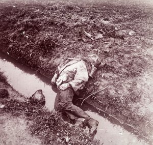 Mrtvý německý voják, Ypres, Flandry, Belgie, c1914-c1918 od Unbekannt
