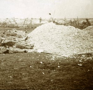 Mrtvá těla, Souain, severní Francie, září 1915 od Unbekannt