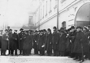 Zástupci první dumy podepsali Vyborgskou výzvu před vězením v roce 1906 od Unbekannt