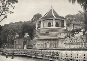 Chrám posvátného zubu Buddhy v Kandy, 1926. od Unbekannt