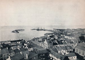 Donaghadee - pohled z věže kostela, ukazující přístav, 1895 od Unbekannt