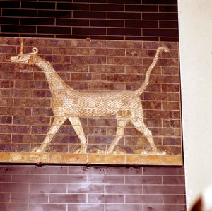 Drak zasvěcený bohu Mardukovi, detail Ištařiny brány, c604-562 př.n.l. od Unbekannt