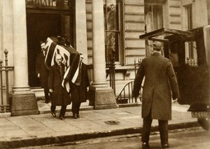 Rakev Earla Haigse nesená z domu, kde zemřel, Londýn, 29. ledna 1928, 1935. od Unbekannt