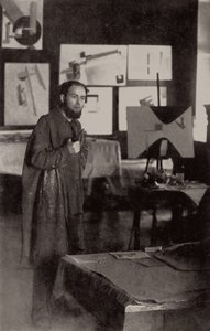El Lissitzky ve svém studiu ve Vitebsku, 1919. od Unbekannt