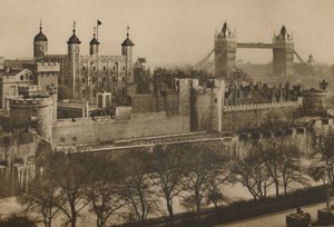 Opevněné hradby Tower of London Vidět úroveň na úrovni z vysokých skladů Tower Hill od Unbekannt