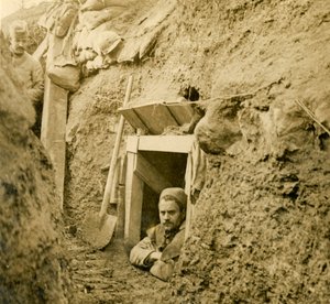Vchod do vykopaného krytu, c1914-c1918 od Unbekannt