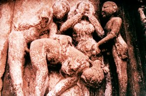 Erotic Sculpture, Hindu Temple, Khajuraho, Indie, 950-1050