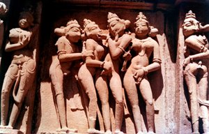 Erotic Sculpture, Hindu Temple, Khajuraho, Indie, 950-1050