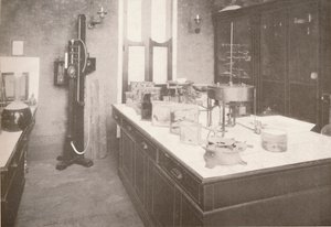 Vyšetřovací laboratoř lékařsko-právní služby, 1914 od Unbekannt