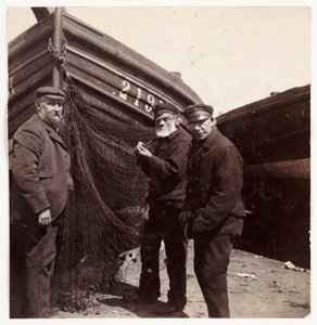Rybáři stojící u sítě, c 1905 od Unbekannt