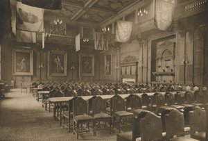 Velká síň vyvěšená na vlajce, ve které mocná společnost potravinářů pořádá své bankety, c1935. od Unbekannt