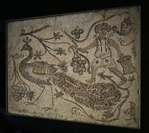 Podlahový mozaikový panel: Sklízeč hroznů s pávem, 400. léta. od Unbekannt