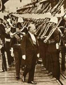 Francouzský prezident Raymond Poincaré s Edwardem, princem z Walesu, v Portsmouthu, červen 1913, 1935. od Unbekannt