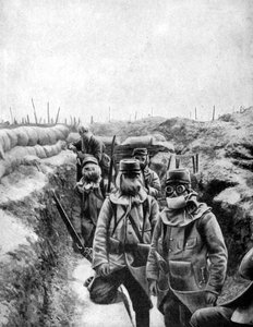 Francouzští vojáci v improvizovaných plynových maskách, 1915 od Unbekannt