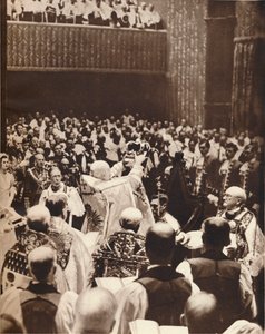 V den své korunovace v roce 1937 je Jiří VI. korunován korunou sv. Edwarda od Unbekannt