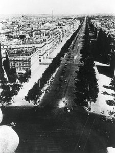 Německé síly defilující podél Champs Elysees, Paříž, 14. června 1940 od Unbekannt