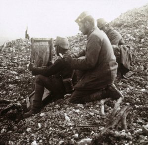 Němečtí signalisté mimo pevnost Vaux, Verdun, severní Francie, c1914-c1918 od Unbekannt
