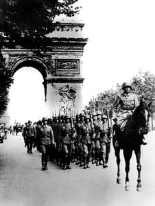 Německé jednotky pochodující na Champs Elysees, Paříž, 14. června 1940 od Unbekannt