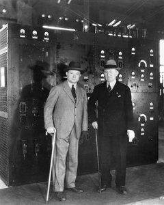 Guglielmo Marconi a David Sarnoff, 1933 od Unbekannt