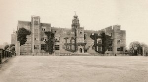 Hatfield House – severní fronta, 16. století, 1904 od Unbekannt