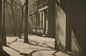 V Wardrobe Court, postavený na místě královského muzea, c1935. od Unbekannt