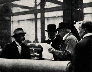 Inspecting an Arms Factory, c1917, 1945. od Unbekannt