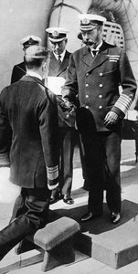 Rytíři krále Jiřího V. Viceadmirál Pakenham na palubě HMS Princess Royal, 30. léta 20. století od Unbekannt