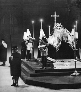 Král Jiří V. ležící ve státě ve Westminster Hall, Londýn, leden 1936 od Unbekannt