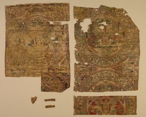 Lampy s konfrontovanými sfingami v rondelech, z hrobky svatého Bernarda Calva, 1200-1243. od Unbekannt