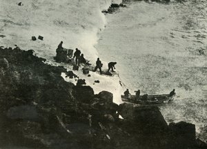 Přistávací sklady z člunu na prvním přistávacím místě, c1908, 1909 od Unbekannt