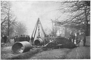 Položení velkého vodovodního potrubí společností Southwark and Vauxhall Water Company, Londýn, c1902 1903 od Unbekannt