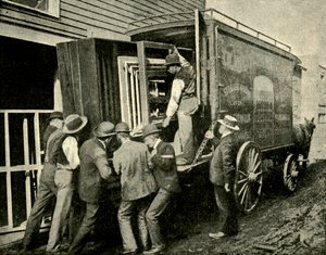 Naložení kamery na dodávku k odstranění, 1901. od Unbekannt