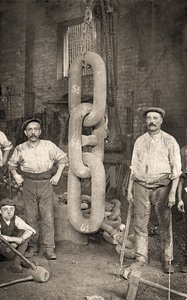 Výroba kotevního řetězu Titaniku v Hingley & Sons, kolem roku 1909 (foto) od Unbekannt
