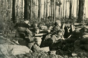 Pistole Maxim v akci na britské frontě, první světová válka, 1915, c1920. od Unbekannt