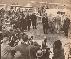 Členové expedice na letišti Heston, 17. února 1933, těsně před odletem do Indie, c1 od Unbekannt