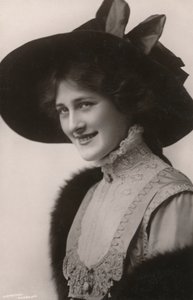 Slečna Phyllis Dare, 1890-1975, c1930. od Unbekannt
