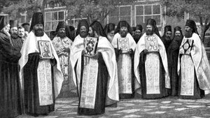 Mniši řecké církve nesoucí svazky liturgie, Řecko, 1922 od Unbekannt
