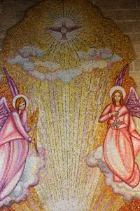 Mozaika v kostele Sacro Cuore di Gesu: andělé a svatý duch, Gallipoli, Itálie od Unbekannt