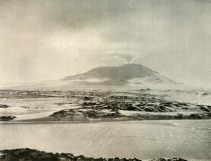 Mount Erebus v erupci 14. června 1908, 1909 od Unbekannt